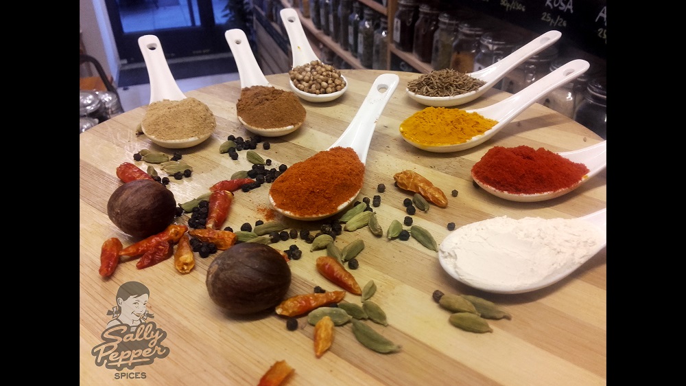 Sally Pepper,especias para pollo tandoori masala:pimentón,cúrcuma,cardamo,nuez moscada,cayena,comino,cilantro,canela y jengibre.