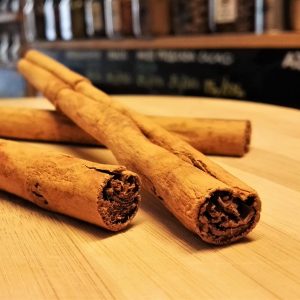 tres ramas de Canela de Ceilan o Canela verdadera