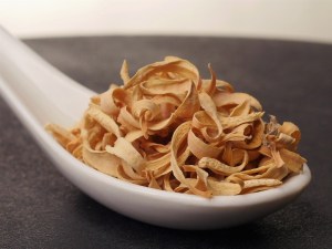 Azahar seco en una cuchara