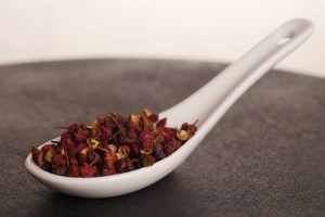 Vainas de Pimienta de Sichuan de color rojo en la tienda de especias Sally Pepper en Madrid