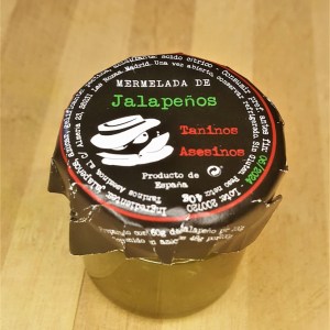 Bote pequeño de cristal de mermelada de jalapeño Taninos Asesinos en la tienda de especias Sally Pepper en Madrid