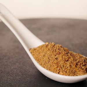 Za’atar rojo en una cuchara